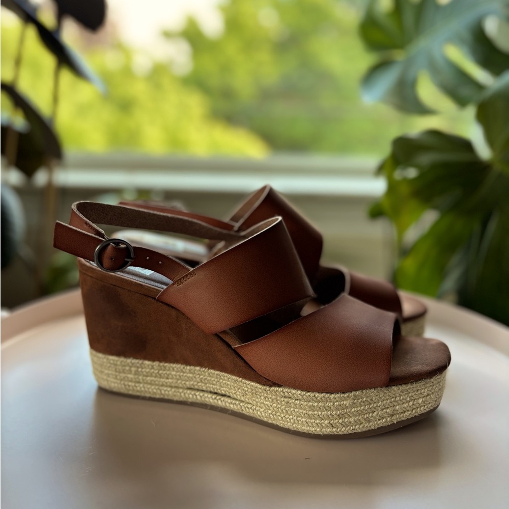 Leather platform sandal